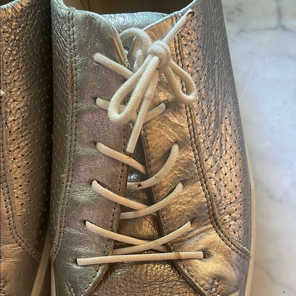 Ecco Silver White Sneakers Minimalist Design - Picture 4 of 16